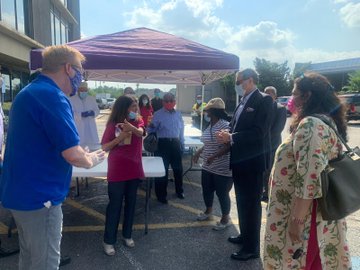 Consul General participated in Iftaar food distribution organized by the Indian Muslim Association of Greater Houston on May  20, 2020